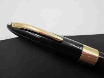 Sheaffer Valiant Snorkel fountain pen. 14k gold nib & band. Black plastic. 1950's
