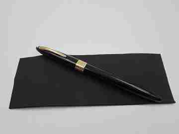 Sheaffer Valiant Snorkel fountain pen. 14k gold nib & band. Black plastic. 1950's