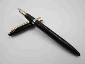 Sheaffer Valiant Snorkel fountain pen. 14k gold nib & band. Black plastic. 1950's