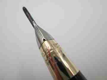 Sheaffer Valiant Snorkel fountain pen. 14k gold nib & band. Black plastic. 1950's