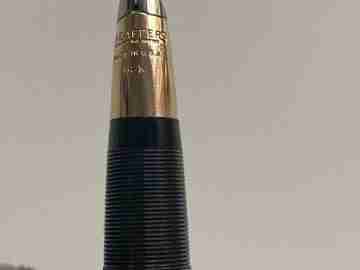 Sheaffer Valiant Snorkel fountain pen. 14k gold nib & band. Black plastic. 1950's