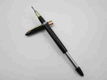 Sheaffer Valiant Snorkel fountain pen. 14k gold nib & band. Black plastic. 1950's