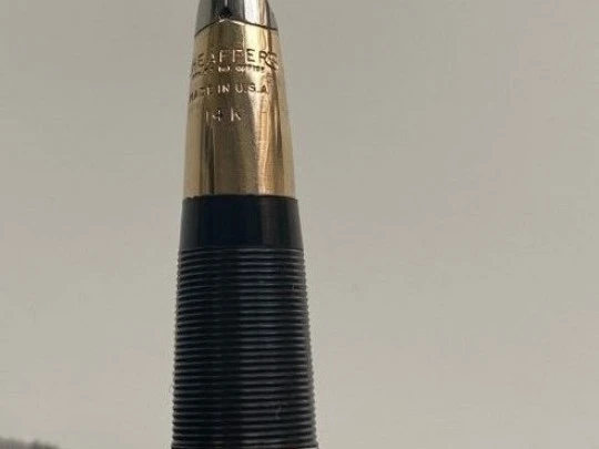 Sheaffer Valiant Snorkel. Banda y plumín oro 14K. Plástico negro. 1950