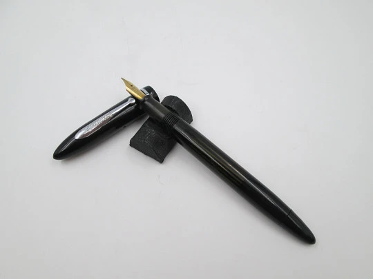 Sheaffer's Balance Junior. Vacuum filler. Plástico negro y metal plateado. 1940