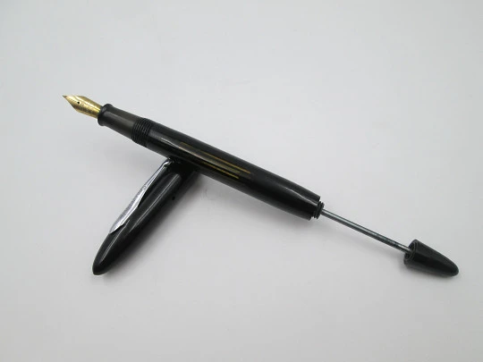 Sheaffer's Balance Junior. Vacuum filler. Plástico negro y metal plateado. 1940