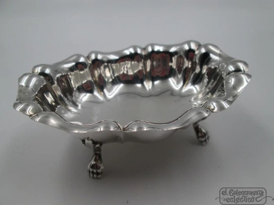 Shell almond dish. 925 sterling silver. 1970's. Claws lion legs