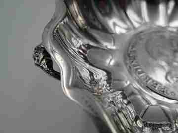 Shell almond dish. 925 sterling silver. 1970's. Handles and legs. Coin