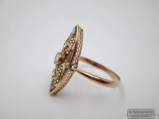 Shuttle ring. Gold and diamonds. 1940's. Openwork design. Leaves