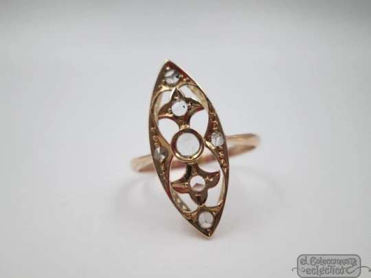 Shuttle ring. Gold and diamonds. 1940's. Openwork design. Leaves