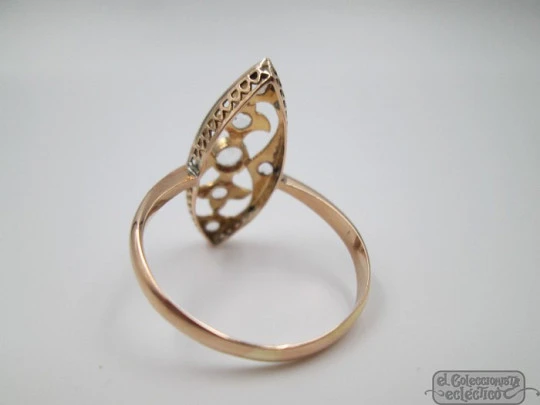Shuttle ring. Gold and diamonds. 1940's. Openwork design. Leaves
