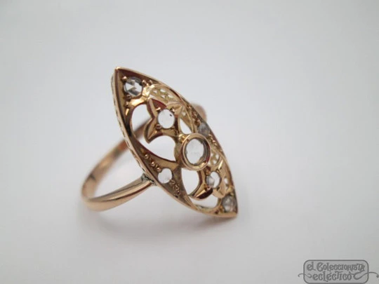 Shuttle ring. Gold and diamonds. 1940's. Openwork design. Leaves