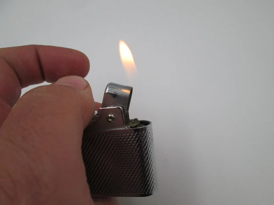 Silver Match Compound butane lighter. Silver plated metal. Linear pattern. Box. 1960's
