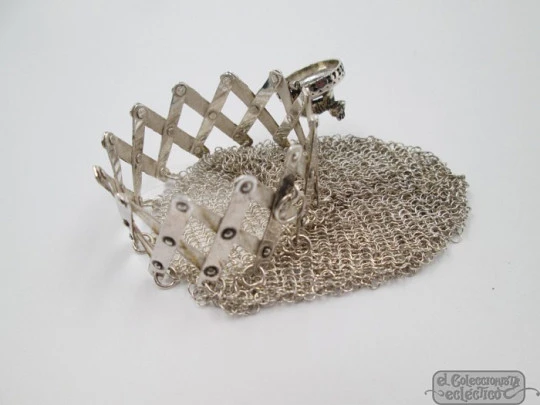 Silver mesh purse. Cat motif. Folding frame. Europe. 1940's