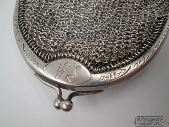 Silver mesh purse. Curve clutch frame. 1920's. Balls clasp. Germany