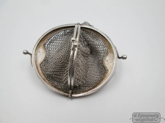 Silver mesh purse. Curve clutch frame. 1920's. Balls clasp. Germany