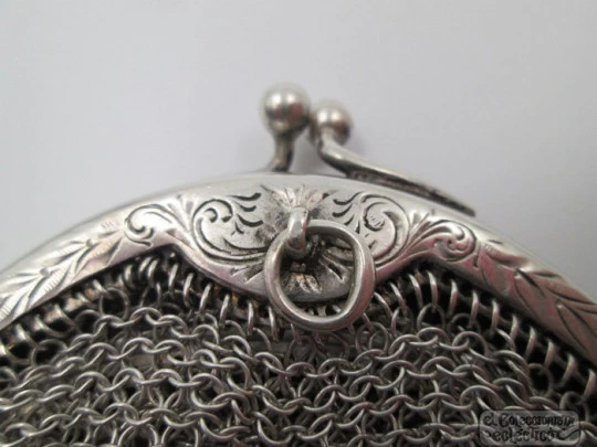 Silver mesh purse. Curve clutch frame. 1920's. Balls clasp. Germany