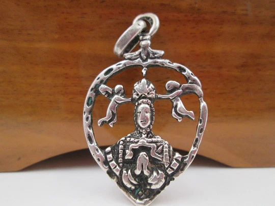 Silver openwork pendant medal. Virgin of the Tabernacle crowned by cherubs. 19th century