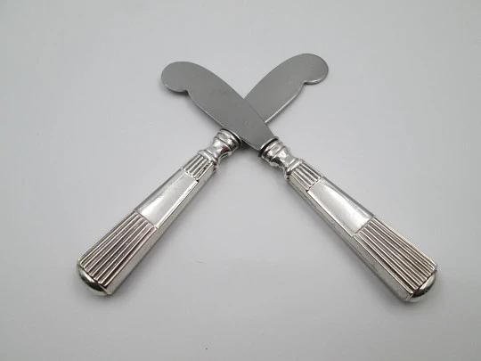 Six butter knives collection. Sterling silver. Ribbed design handles. Europe. 1950's