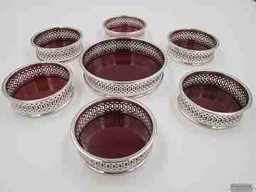 Six cup holders and one wine bottle holder. Silver. Malde
