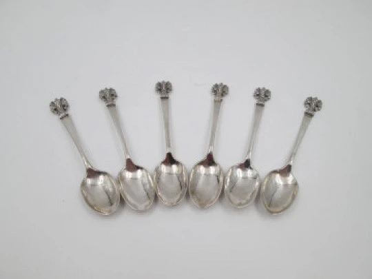 Six ornate coffee spoon set. 925 sterling silver. Shield with elephant motifs on top. 1990's