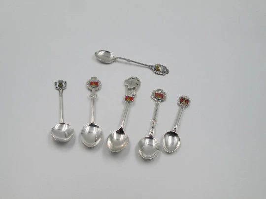 Six ornate spoon set. Sterling silver & enamel. Towns shields. 1980's