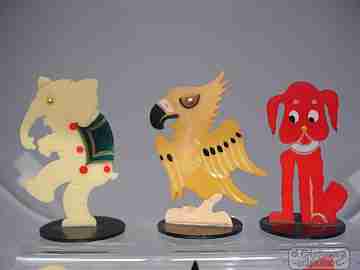 Six table place card holders. Colours resin. 1950's. Animals