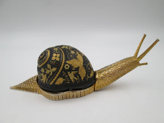 Snail desk hotel bell. Bronze and blued iron with floral damascened. Wind-up. Spain. 1960's Snail desk hotel bell. Bronze and blued iron with floral damascened. Wind-up. Spain. 1960's