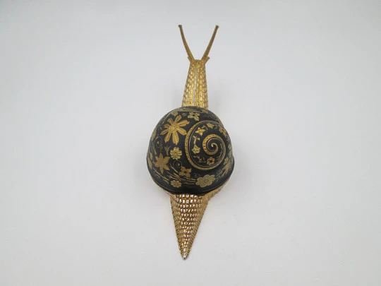 Snail desk hotel bell. Bronze and blued iron with floral damascened. Wind-up. Spain. 1960's Snail desk hotel bell. Bronze and blued iron with floral damascened. Wind-up. Spain. 1960's