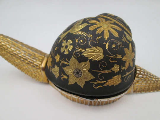 Snail desk hotel bell. Bronze and blued iron with floral damascened. Wind-up. Spain. 1960's Snail desk hotel bell. Bronze and blued iron with floral damascened. Wind-up. Spain. 1960's