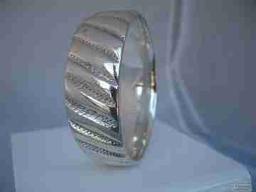 Solid sterling silver bangle. Vegetable motifs. Circular. 1950s