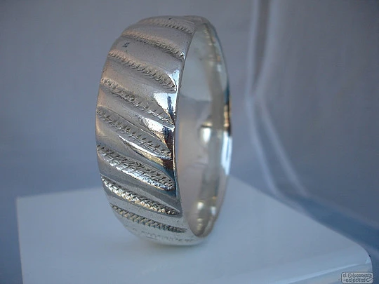 Solid sterling silver bangle. Vegetable motifs. Circular. 1950s