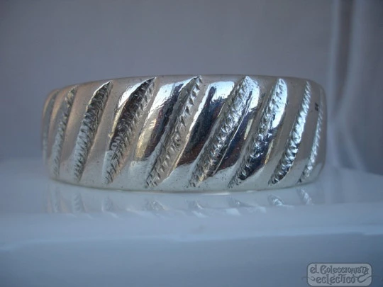 Solid sterling silver bangle. Vegetable motifs. Circular. 1950s