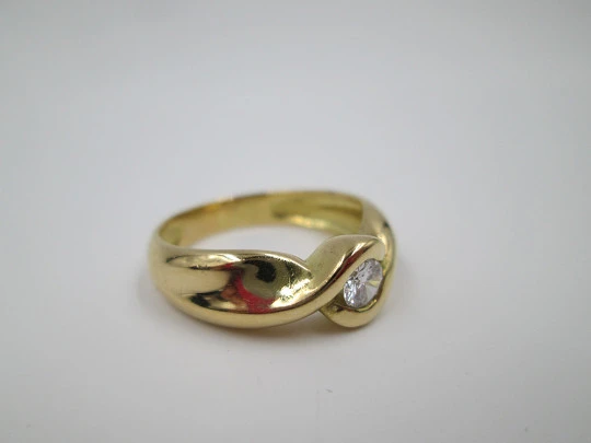 Solitario mujer lazo. Oro amarillo 18k. Diamante brillante 0,25 quilates