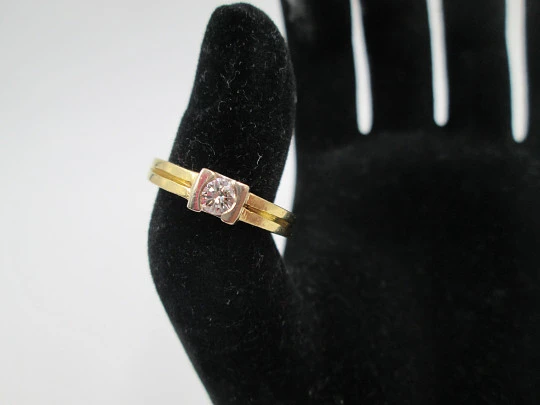 Solitario mujer. Oro amarillo 18 quilates. Diamante brillante 0,25 ct.