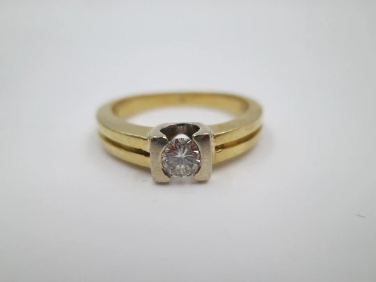 Solitario mujer. Oro amarillo 18 quilates. Diamante brillante 0,25 ct.