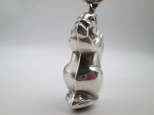 Sonajero figurativo con cadena. Plata de ley. Motivo de ardilla. Pedro Durán. 1990