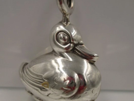 Sonajero infantil. Plata ley 925. Figura pato. Argolla. Años 60