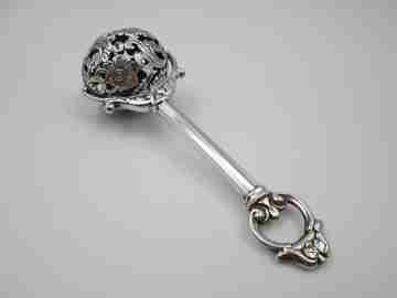Sonajero. Plata ley 925. Flores y motivos vegetales. Pedro Durán. 1990