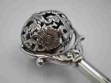 Sonajero. Plata ley 925. Flores y motivos vegetales. Pedro Durán. 1990