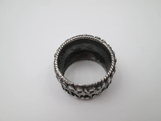 Sortija ancha mujer. Plata de ley. Gemas rosas y azules. Piedra cabujona. Portugal. 2000 Sortija ancha mujer. Plata de ley. Gemas rosas y azules. Piedra cabujona. Portugal. 2000