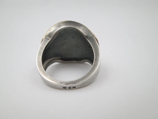 Sortija ancha para mujer. Plata de ley y detalles oro 9k. Gemas blancas. Portugal