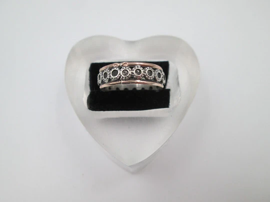Sortija calada para mujer. Plata de ley y detalles oro. Motivos de círculos. 1980