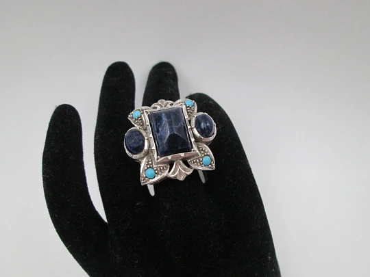 Sortija mujer estilo chevalier. Plata de ley y oro amarillo 18k. Turquesas y lapislázuli. 1950