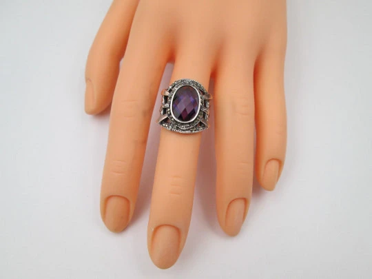 Sortija para mujer. Plata de ley y detalles laminados oro. Amatista y marquesitas
