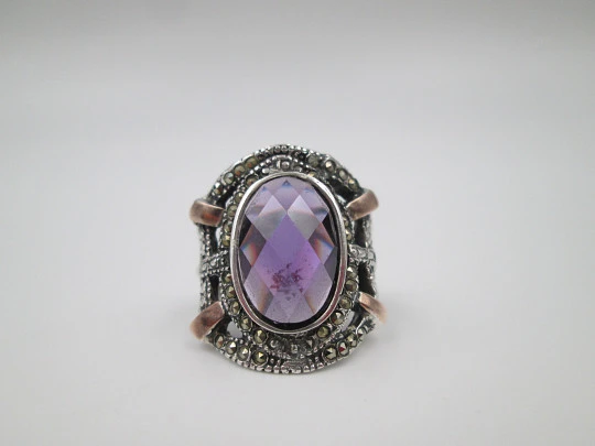 Sortija para mujer. Plata de ley y detalles laminados oro. Amatista y marquesitas