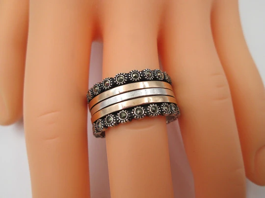 Sortija unisex giratoria. Plata de ley 925, oro rosa 9k y gemas marquesitas. Portugal