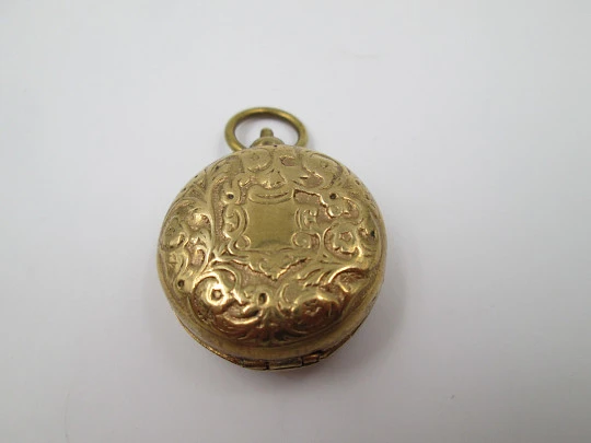 Sovereign case. Gold plated metal. Vegetable motifs. Woman bust. 1940's