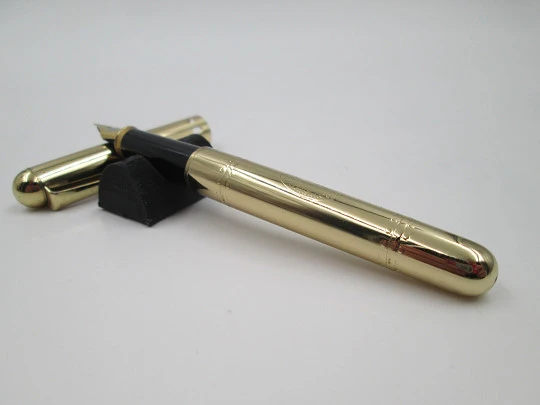 Spirit of St. Louis fountain pen. Gold plated and black resin. Converter. USA. 1990's