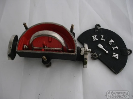 Spring mechanism miniature model. Klein brand. 1950. Painted steel