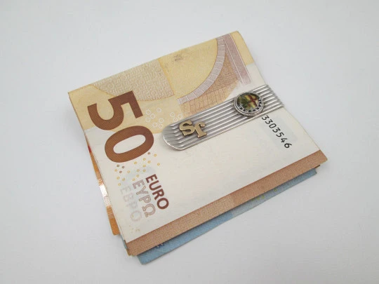 Sterling silver and gold money clip. Ribbed motifs and Alfa Romeo logo. Europe. 1980's